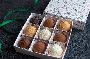 Çikolata lı Truffles ile Sweet Present