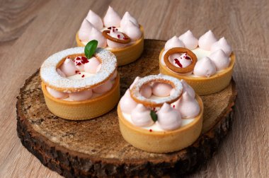 Tatlı dört ahududu tart