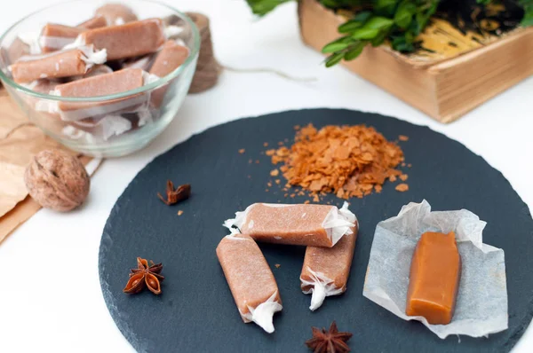 Masada tatlı yumuşak karamel