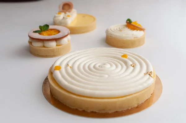 Lemon Tart Белом Фоне — стоковое фото