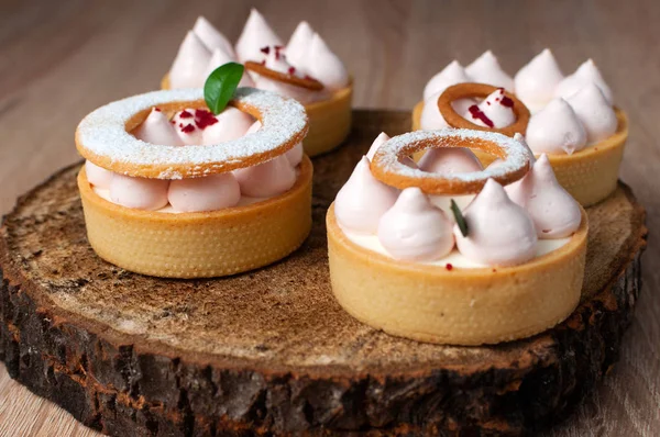 Ahududu tart ve ahududu