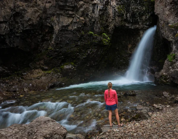 Whitmore Falls Der Nähe Der Seestadt Colorado Girl Steht Der — Stockfoto