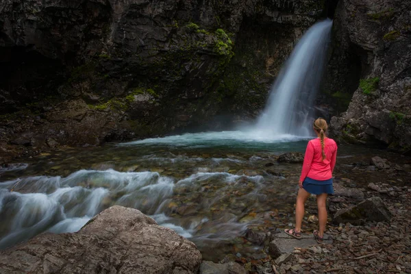 Whitmore Falls Der Nähe Der Seestadt Colorado Girl Steht Der — Stockfoto