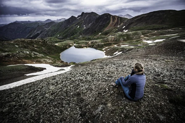 Hiker Admires View Hurricane Pass Lake Como Poughkeepsie Gulch — Stock Photo, Image