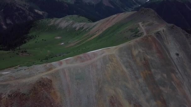 Hurricane Pass Beautiful Aerial Shot Reviling Colorado Mountains — Stock Video