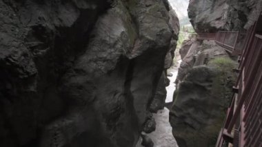 Ouray kutusu Kanyon şelale alttan görünüm