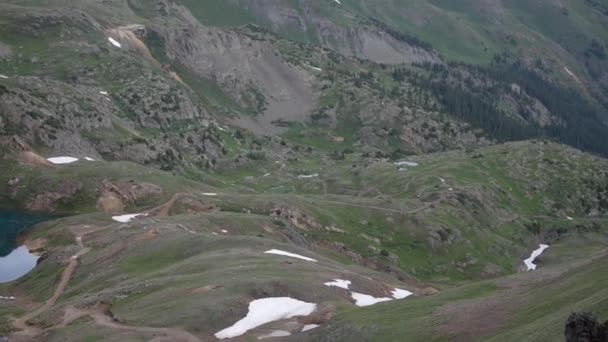 Mulher Jovem Backpacker Caminhadas Até Montanha Colorado San Juan Montanhas — Vídeo de Stock