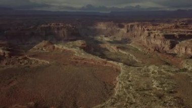Colorado Nehri yakınında döngü Batı ve Doğu iğneler ilçe Canyonlands Utah ABD Hava
