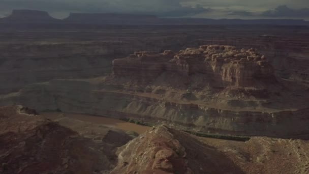 Lanzamiento Aéreo Lento Izquierda Derecha Hermoso Atardecer Sobre Río Colorado — Vídeo de stock