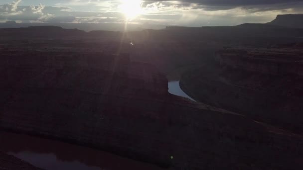 科罗拉多河附近的环西和东针区的峡谷犹他州犹他州犹他州空中 — 图库视频影像