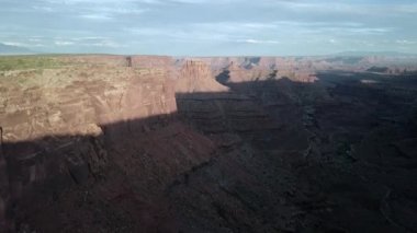 At Sunset Doğu çatal Shafer Canyon ölü at nokta State Park Canyonlands Utah Usa yakınındaki yavaş anteni 