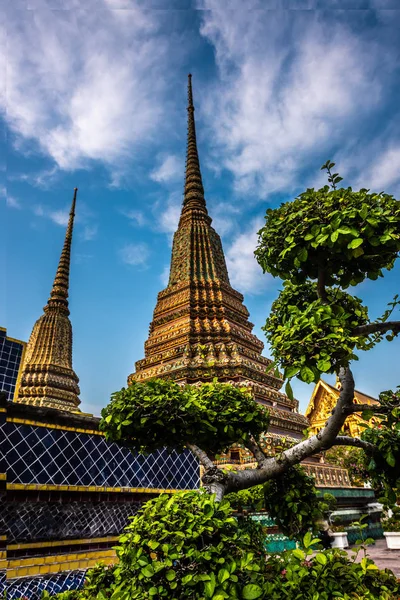 Grand Palace Bangkok Pagodas Decorativas Contra Cielo Azul —  Fotos de Stock