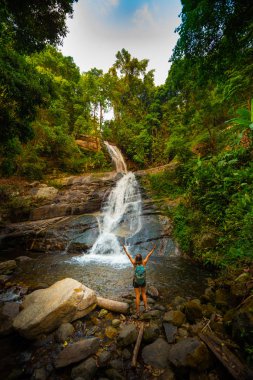 Zafer Kız Doi Inth Huai Sai Luang şelale poz
