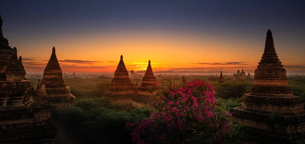 Bagan City Myanmar Burma Beautiful Sunrise Panorama over the Bri — Stock Photo, Image