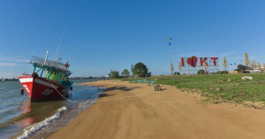 Ben plajda Kuala Terengganu Park Balıkçı Teknesi Love