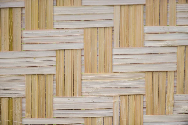 Vävd bambu matta som yttervägg i ett hus, Sydostasien sty — Stockfoto