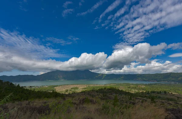 View of Mount Abang covered in Thick Volcanic Clouds Bali Indone — Stock Photo, Image