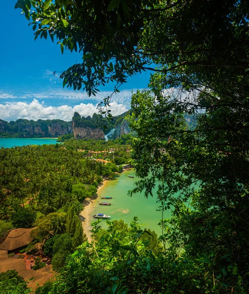 Península tropical de la playa Ferrocarril, vista desde un mirador, Sout — Foto de Stock