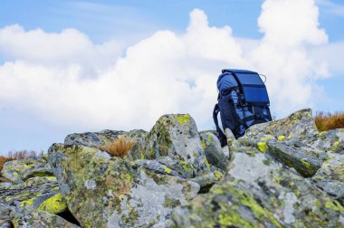 bir güneş paneli ile pilin şarj edilmesi rotasındaki durdurmak