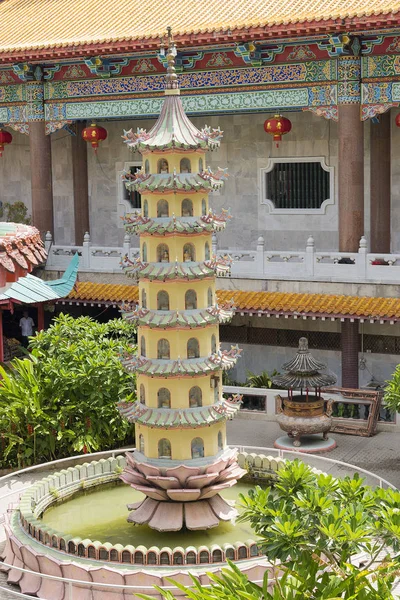 Kek Lok Si tempel; Lotus Pagoda; Pulau Penang, Maleisië — Stockfoto