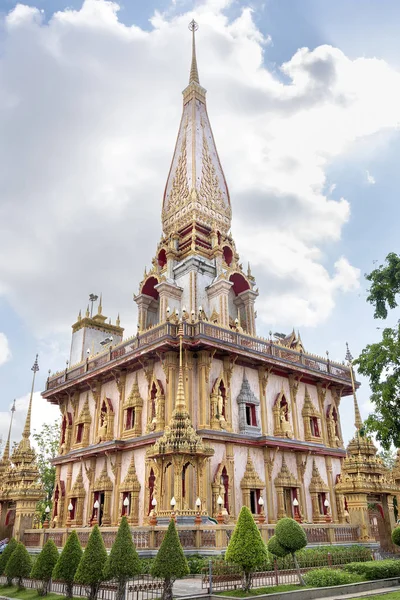 Phuket, Thailand-04/19/2019: Wat Chalong Tempel op Sunny SUMME — Stockfoto