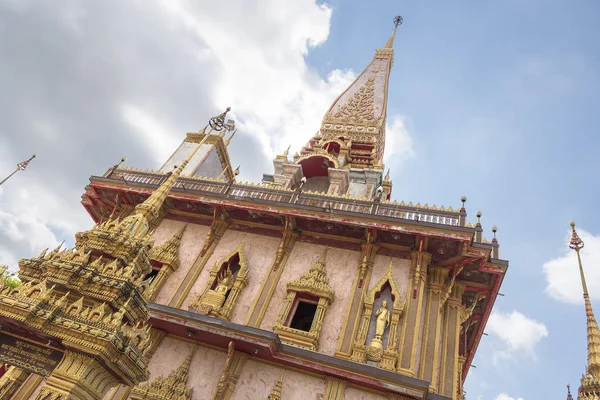 Phuket, Thailand-04/19/2019: Wat Chalong Tempel op Sunny SUMME — Stockfoto