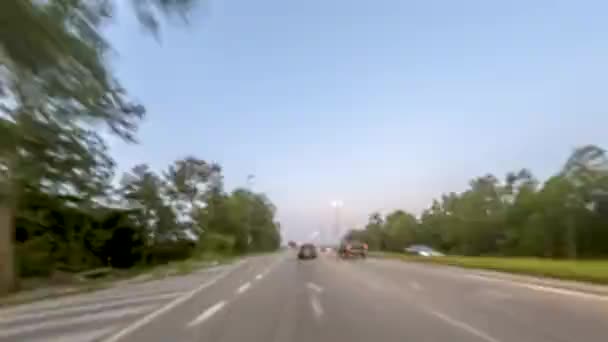 ぼやけドライバー ビューの人が付いている都市の高品質ドライブ経過 — ストック動画
