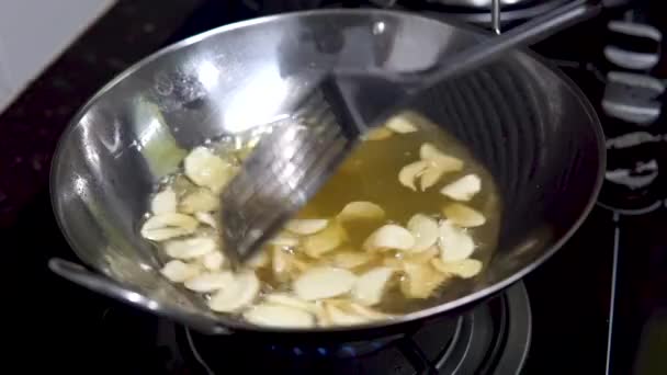 Comida Saudável Fritar Batatas Fritas Uma Panela Com Azeite Quente — Vídeo de Stock