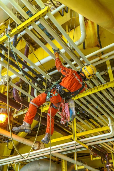 Working Height Aerial View Abseiler Wearing Personal Protective Equipment Ppe — Stock Photo, Image