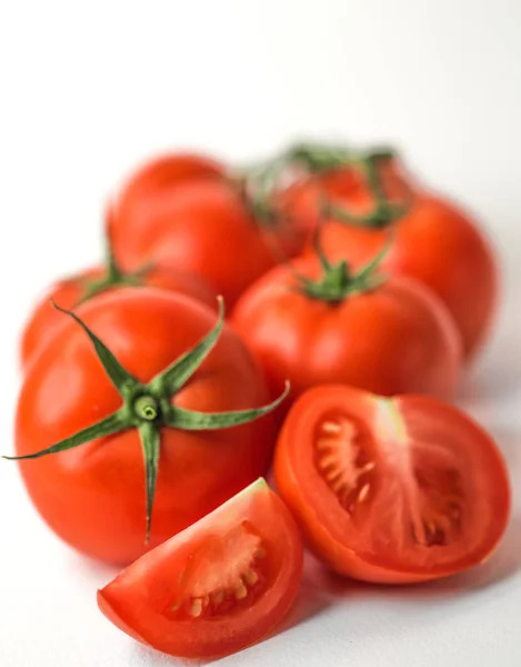 Frische Rote Tomaten Auf Weißem Hintergrund — Stockfoto