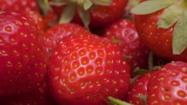 Olgun çilek yavaş hareket