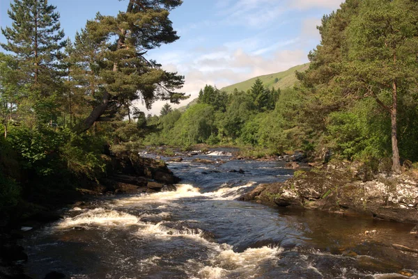 Falls Dochart batıya doğru seyir Killin İskoçya'da