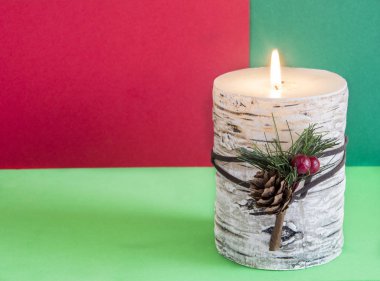 Noel mum yanan dekore edilmiş