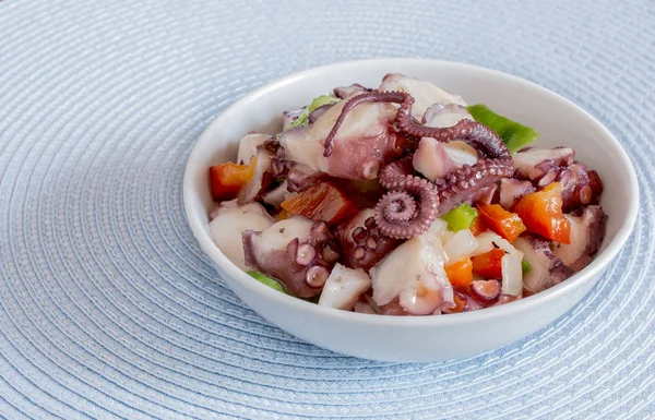 Octopus Salat Med Vinaigrette Sauce - Stock-foto