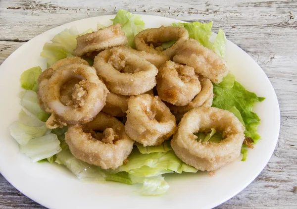 Calamars Frits Servis Dans Une Assiette — Photo