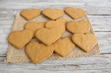 Tereyağlı kurabiye kalp şeklinde.