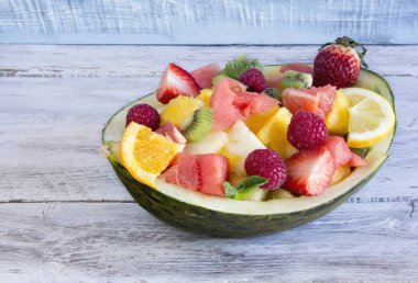 Kavun dolması ile karışık meyve