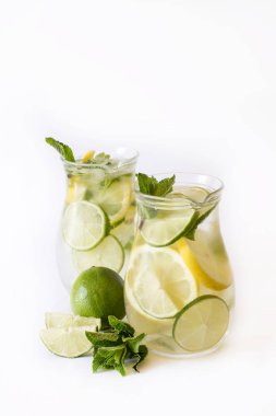 Mojito beyaz arka planda yenileme.