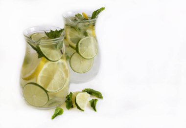 Mojito beyaz arka planda yenileme.