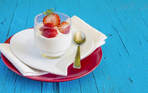 Yoghurt Med Jordgubbar — Stockfoto