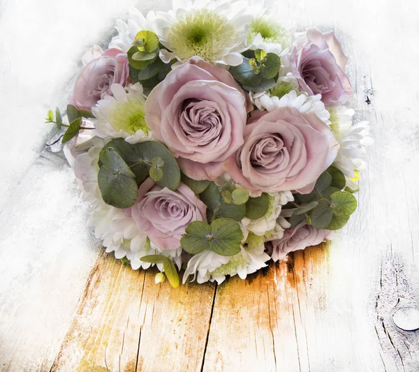Bouquet Fiori Naturali Con Rose Foglie Verdi — Foto Stock