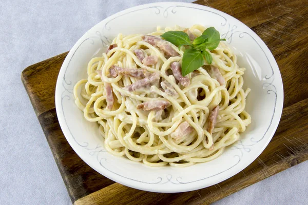 Espaguetis Con Salsa Carbonara Tocino —  Fotos de Stock