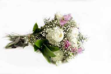 Değişik renkte çiçek buketleri.