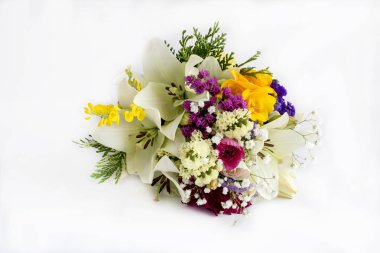 Değişik renkte çiçek buketleri.