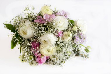 Değişik renkte çiçek buketleri.