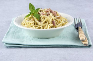Carbonara soslu spagetti 