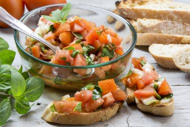Malzemeler bruschetta yapmak için, t ile tipik İtalyan meze