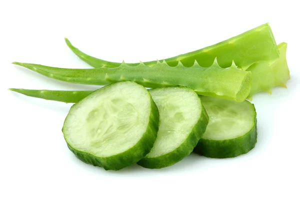 Fresh Aloe Vera Sliced Cucumbers Close White Background — Stock Photo, Image