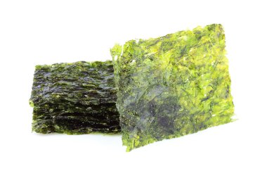 Seaweed.Crispy kurutulmuş yosun nori beyaz arka plan üzerinde izole.