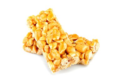 Karamel soyulmuş fıstık. Doğal çikolata. Beyaz arka plan üzerinde izole.